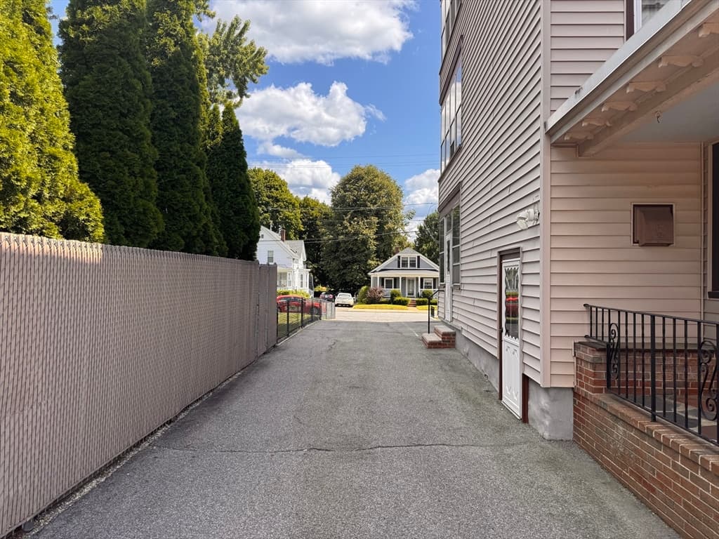 102 Fourth Ave, Lowell MA 01854 photo 8