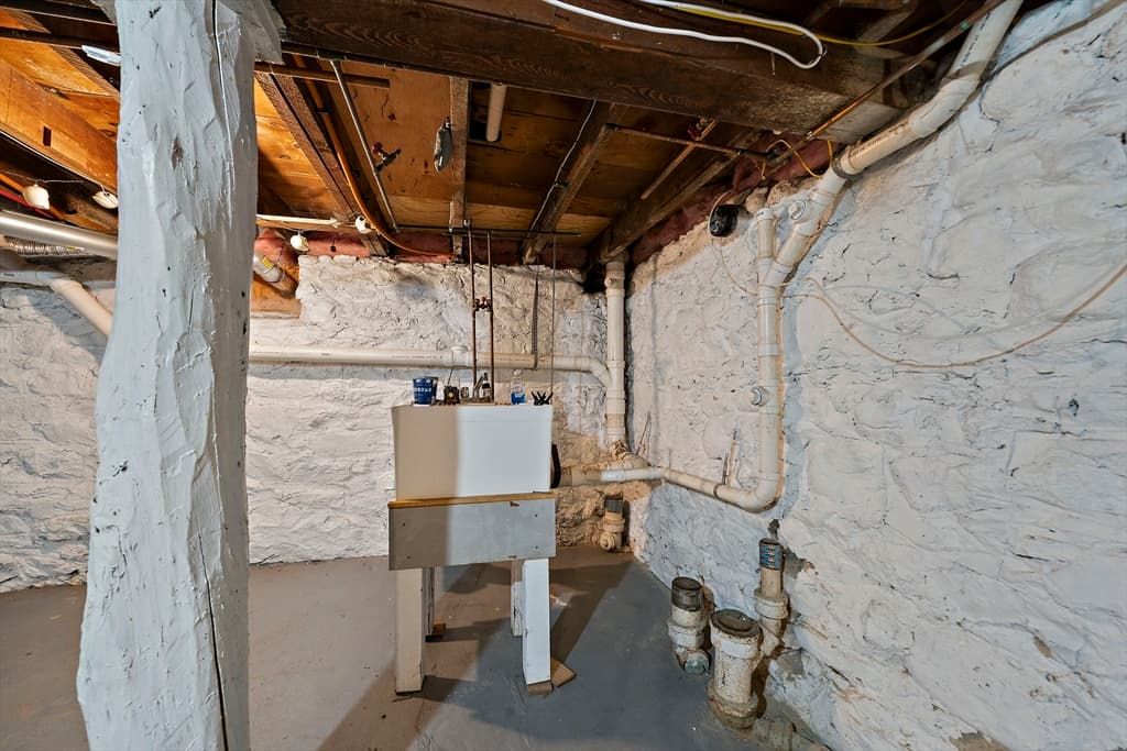 131 Pleasant Valley St, Methuen MA 01844 photo 28
