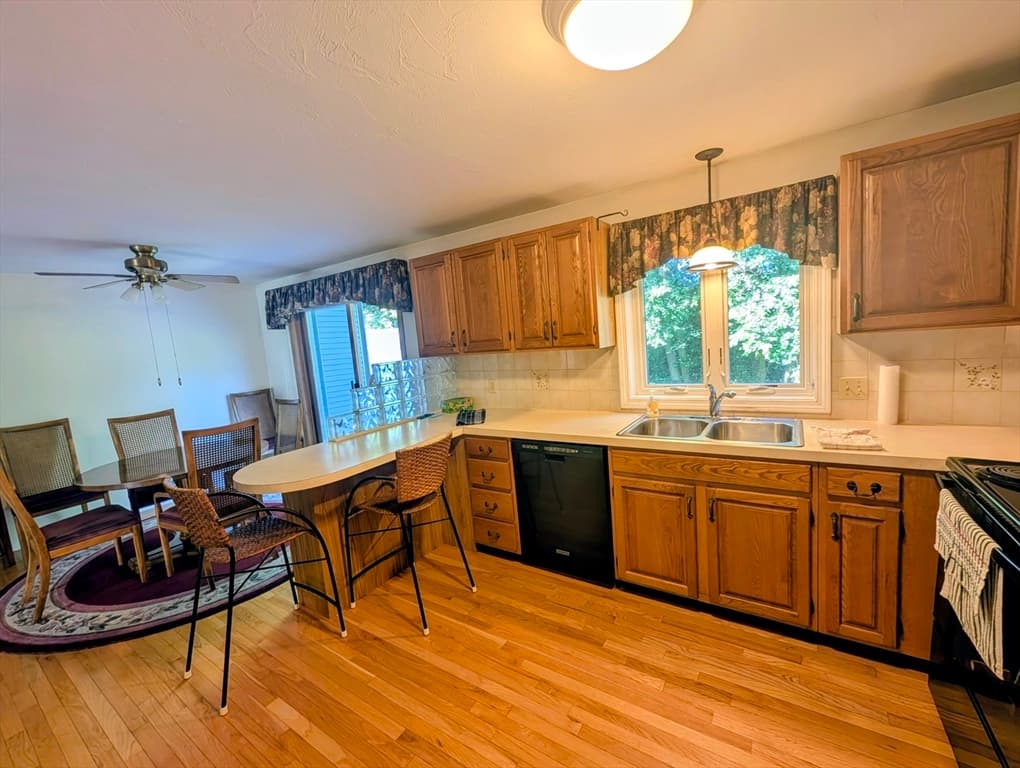 28 Highcrest Park # 28, Webster MA 01570 photo 3