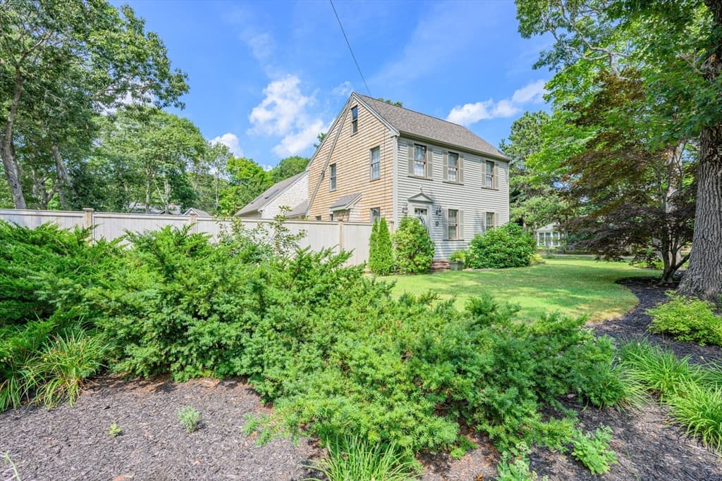 134 School St, Barnstable MA 02635 photo 2
