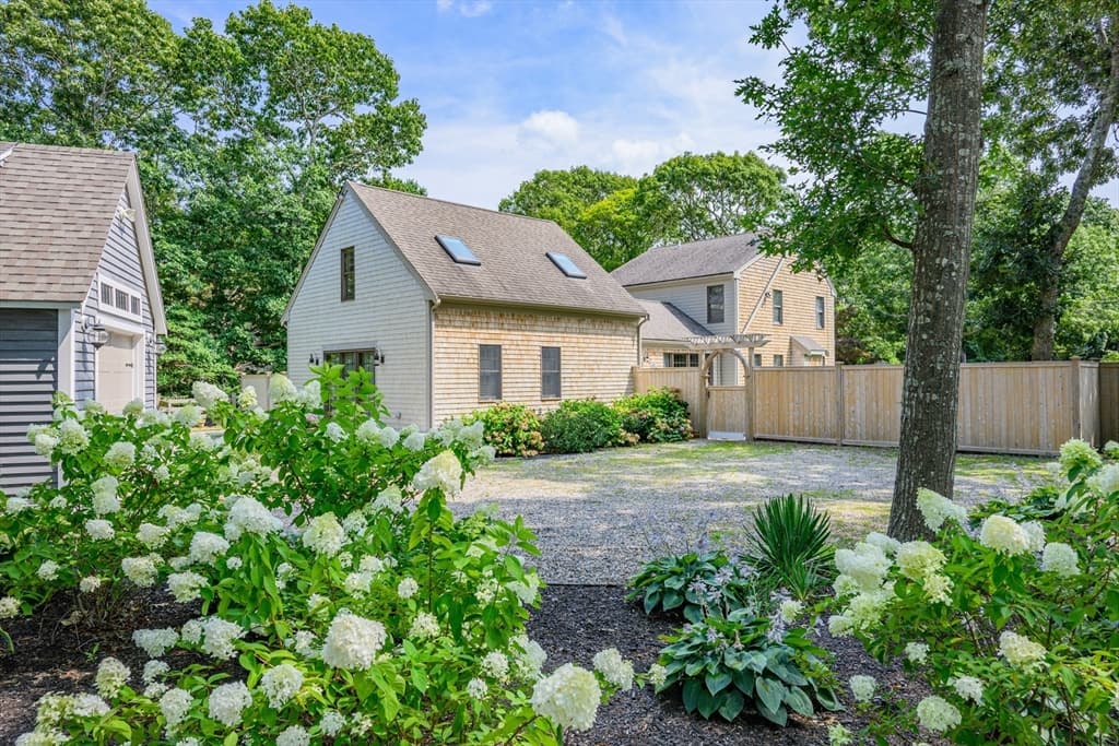 134 School St, Barnstable MA 02635