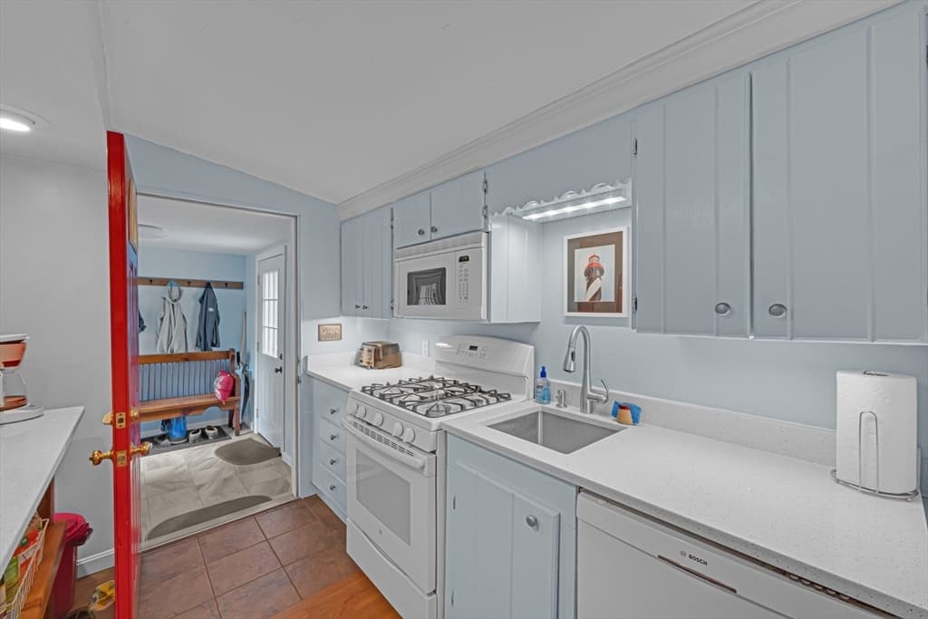 Single Family Residence at 11 Second St, Brimfield MA 01010, Brimfield, photo 6 of 30