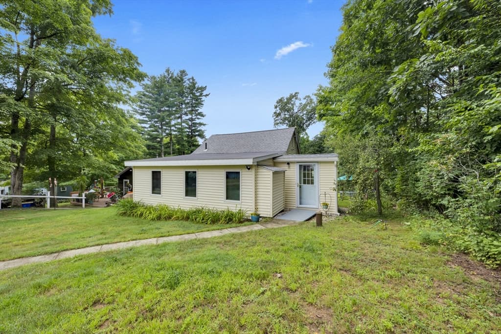 Single Family Residence at 11 Second St, Brimfield MA 01010, Brimfield, photo 4 of 30