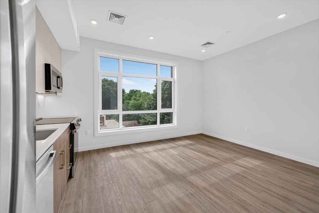 13 Warwick St # 303, Somerville MA 02144 photo 3