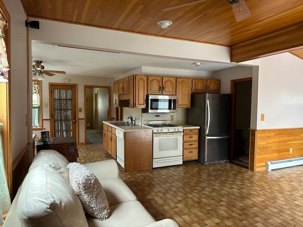 90 Locust Ave, Worcester MA 01604 photo 7