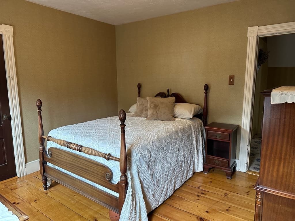 90 Locust Ave, Worcester MA 01604 photo 20