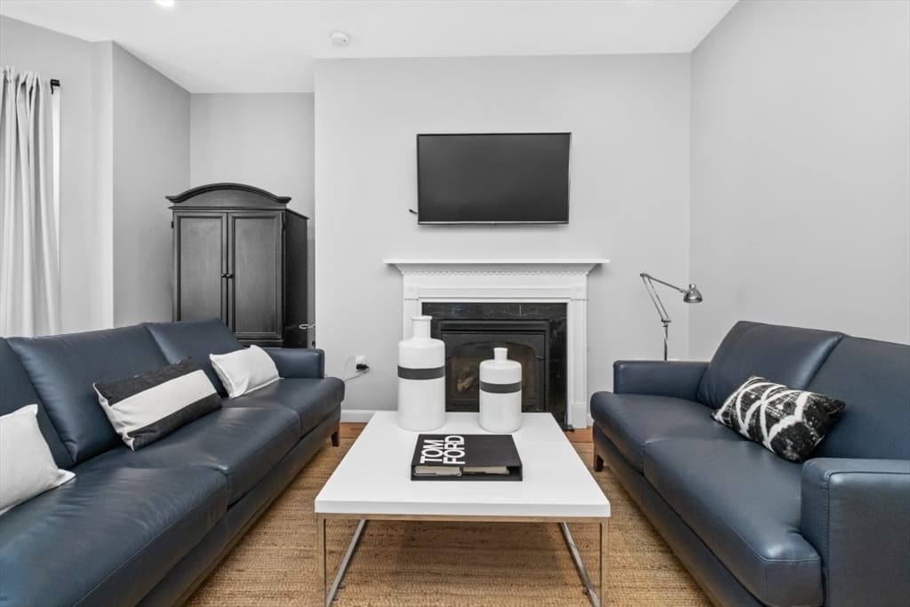 595 East 4th St # 1, Boston MA 02127