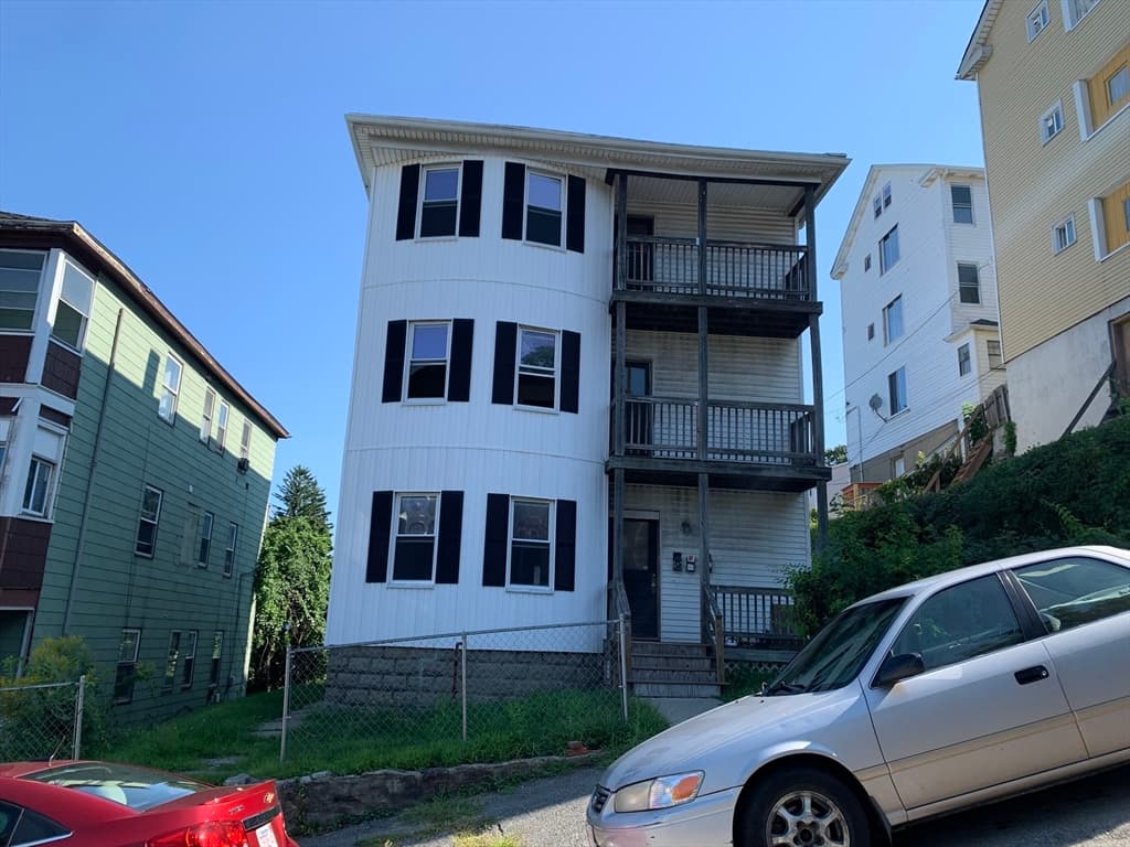 11 Diamond St, Worcester MA 01610 photo 2
