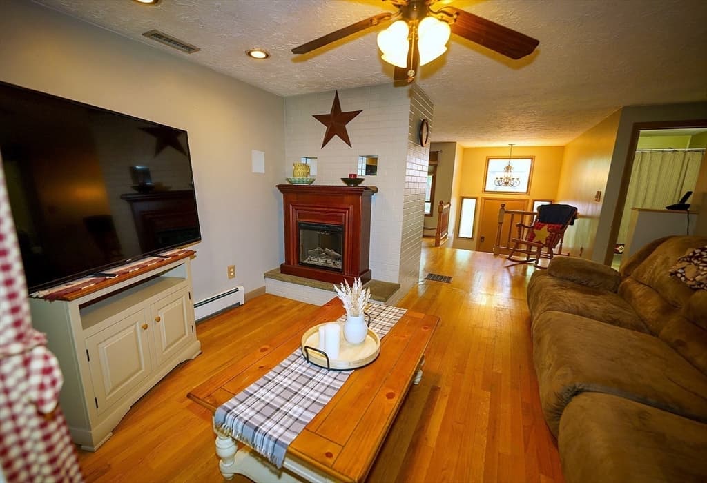 137 Wilson St, Spencer MA 01562 photo 4