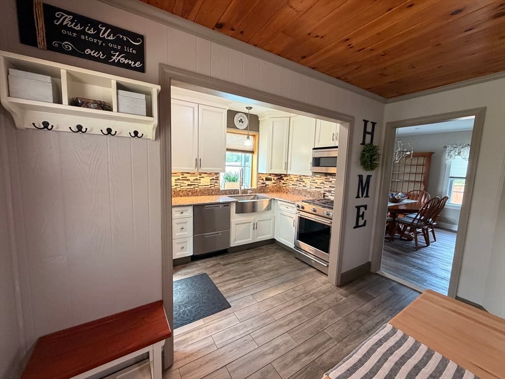 446 Lindsey St, Attleboro MA 02703 photo 3