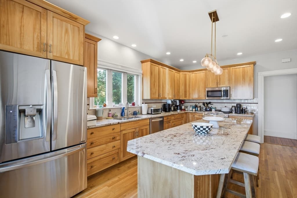 70 Park Avenue, Stoneham MA 02180 photo 4