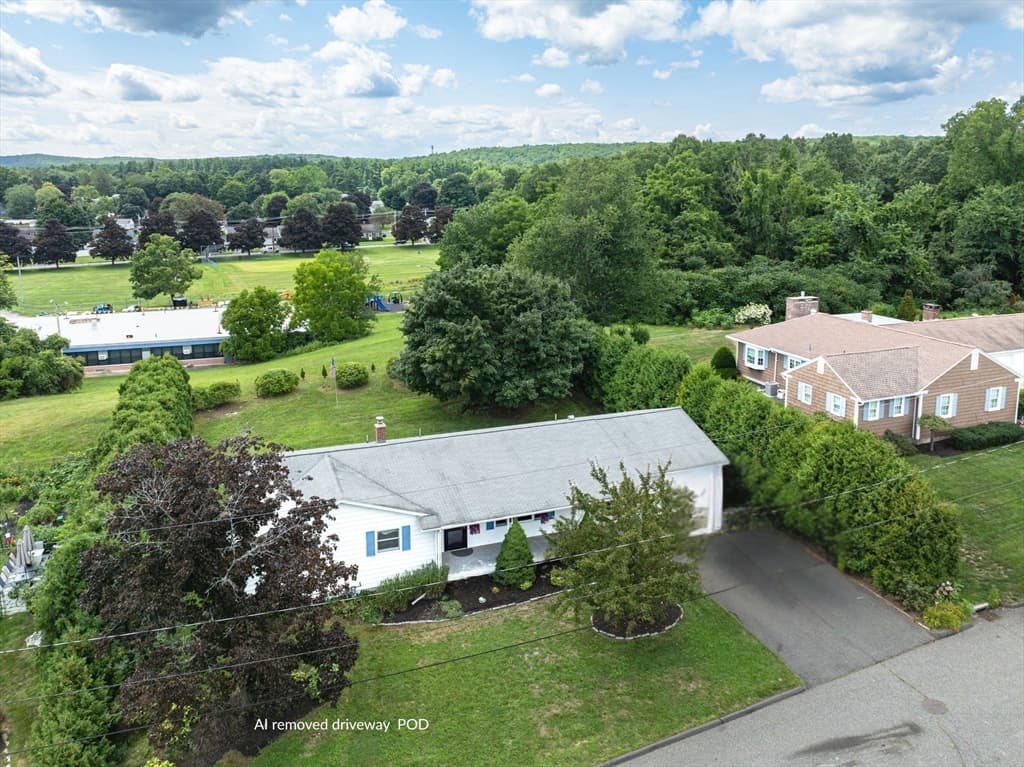 17 Breton Ln, Holyoke MA 01040 photo 2