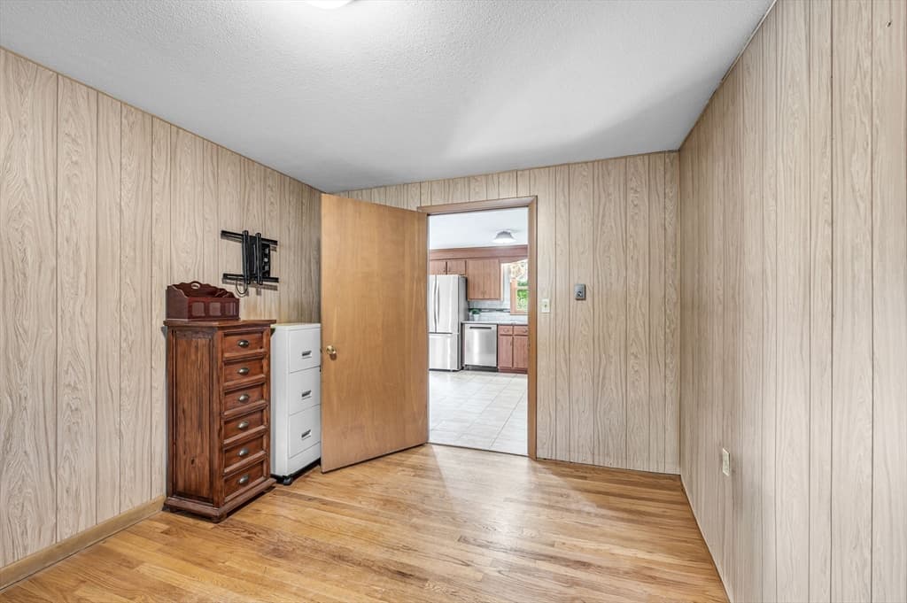 17 Breton Ln, Holyoke MA 01040 photo 16