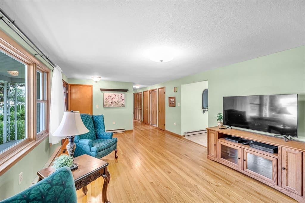 17 Breton Ln, Holyoke MA 01040 photo 5