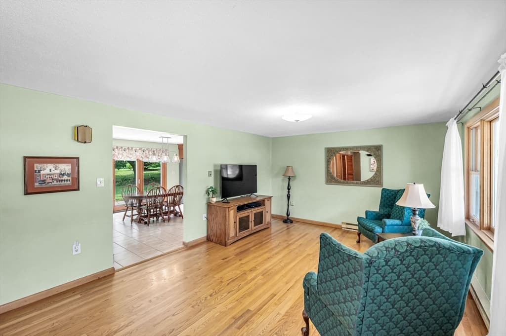 17 Breton Ln, Holyoke MA 01040 photo 8