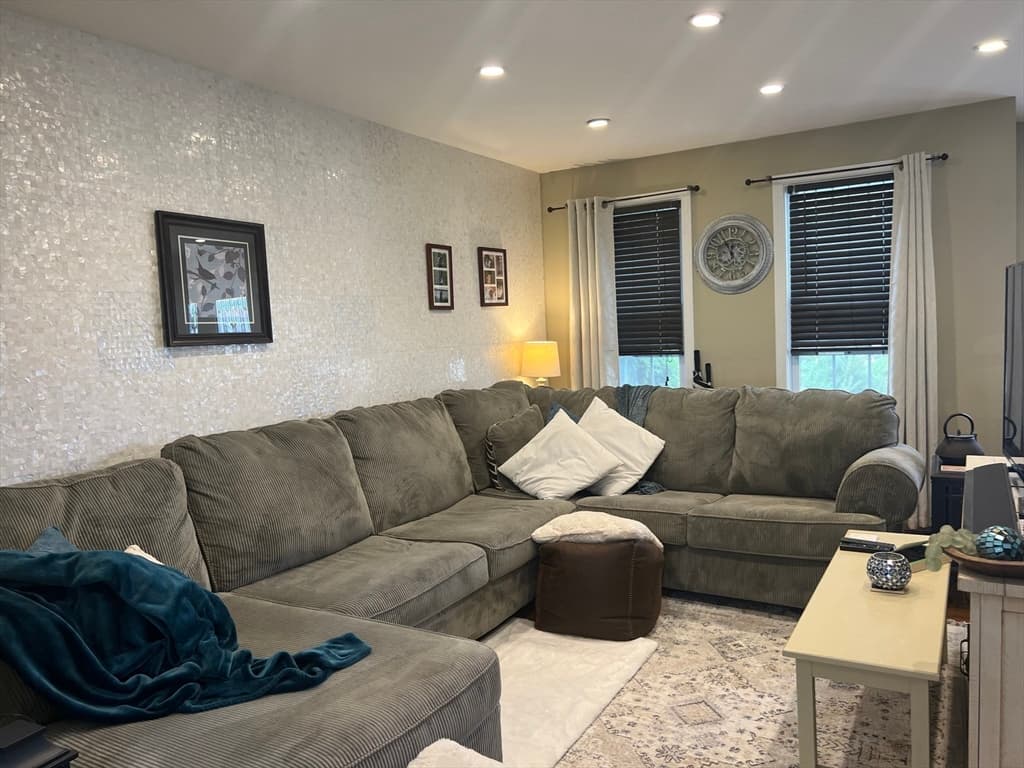 609 Detroit St, Fall River MA 02721 photo 5