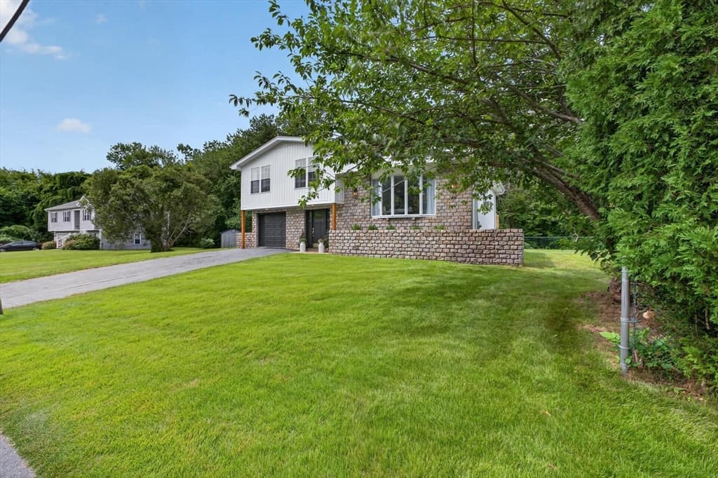 125 Alpha St, Dartmouth MA 02747 photo 2