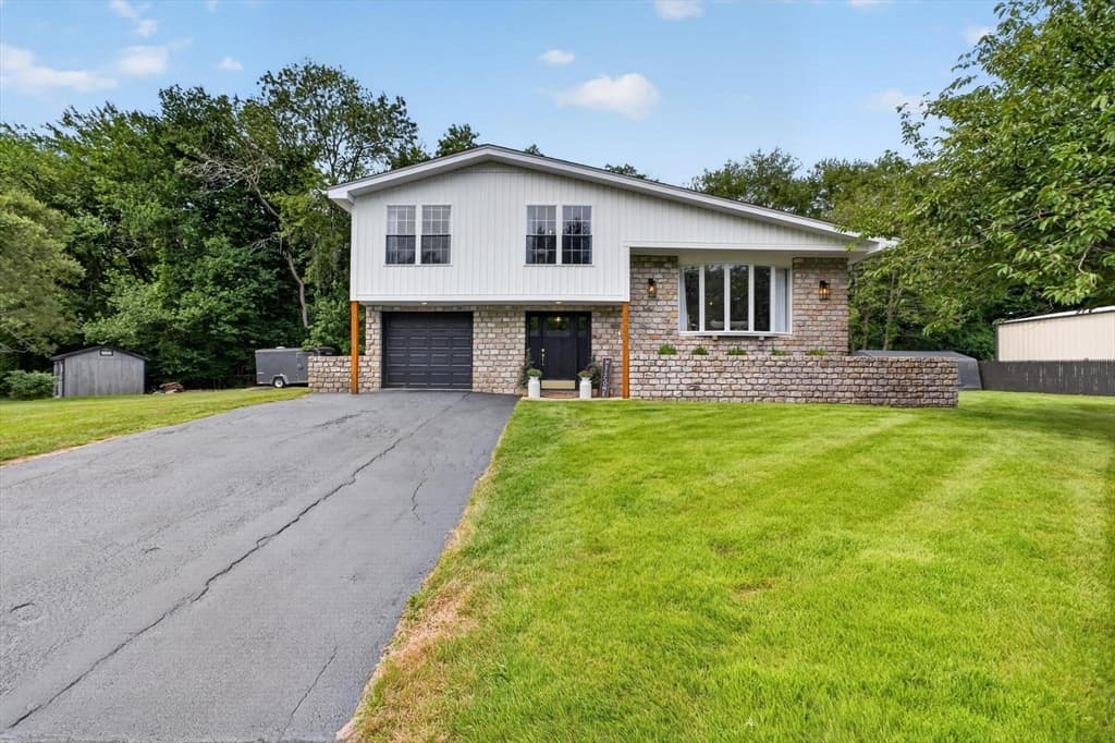 125 Alpha St, Dartmouth MA 02747