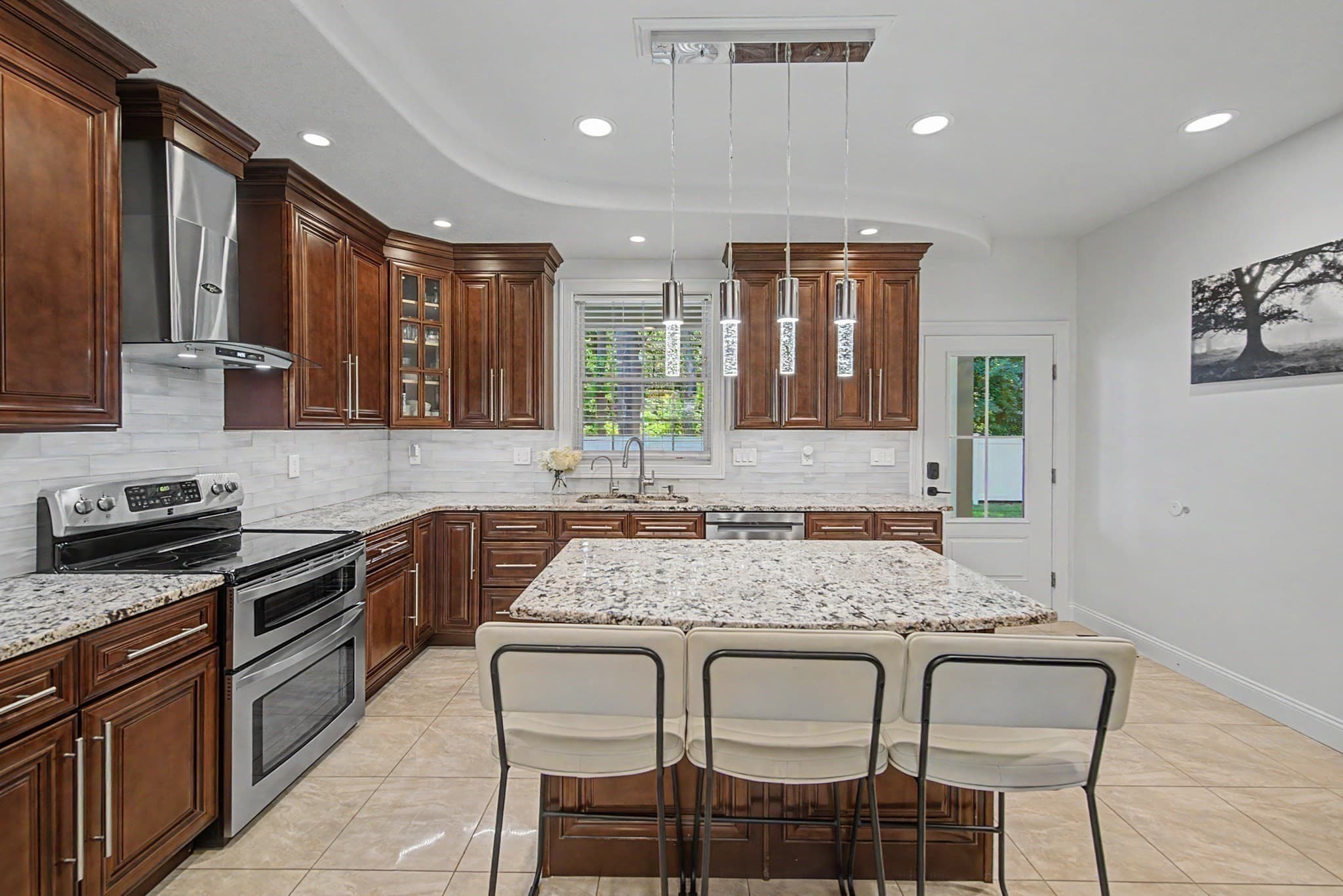 Single Family Residence at 657 Silver St, Agawam MA 01001, Agawam, photo 4 of 37