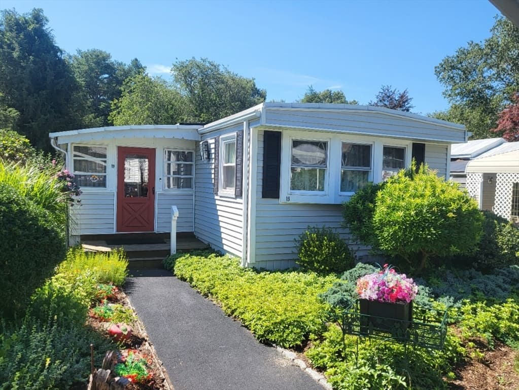 19 Ferndale Drive, Halifax MA 02338