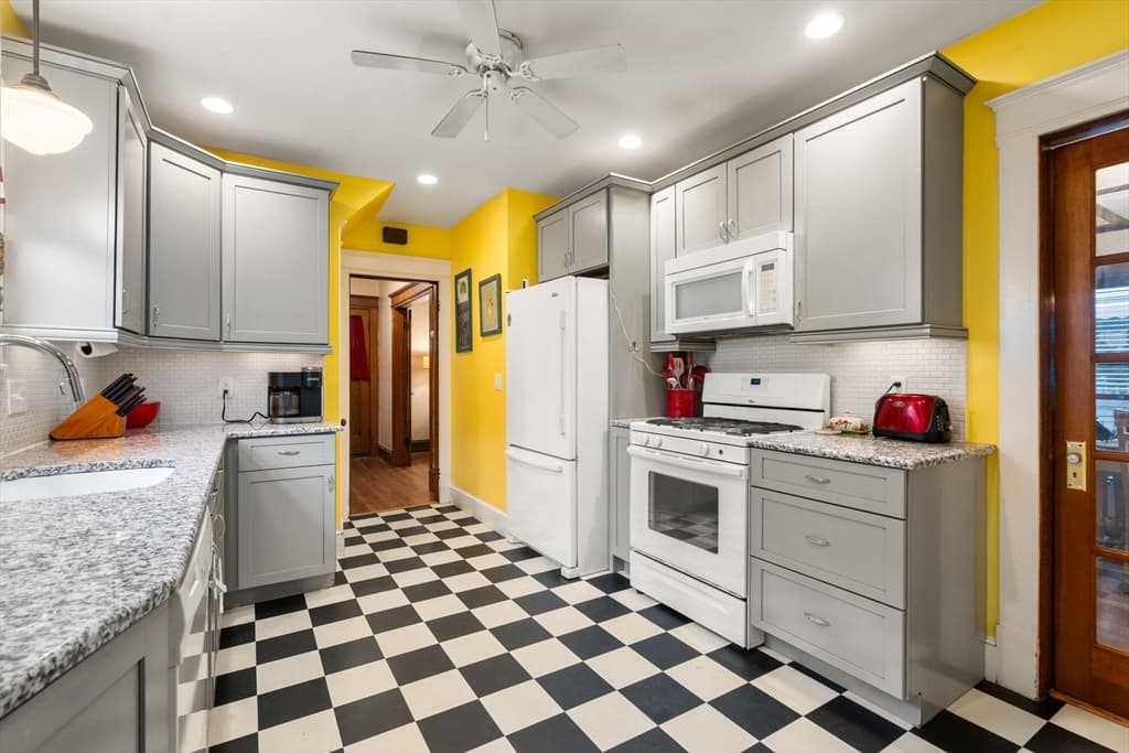 137 Belvidere Street, Springfield MA 01108 photo 8