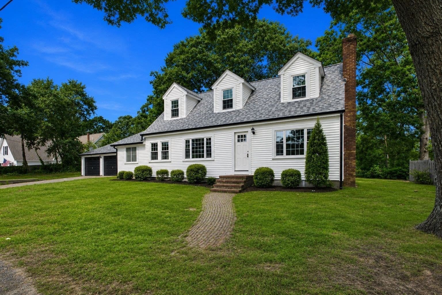 Single Family Residence at 17 Winthrop Rd, Plymouth MA 02360, photo 2 of 15