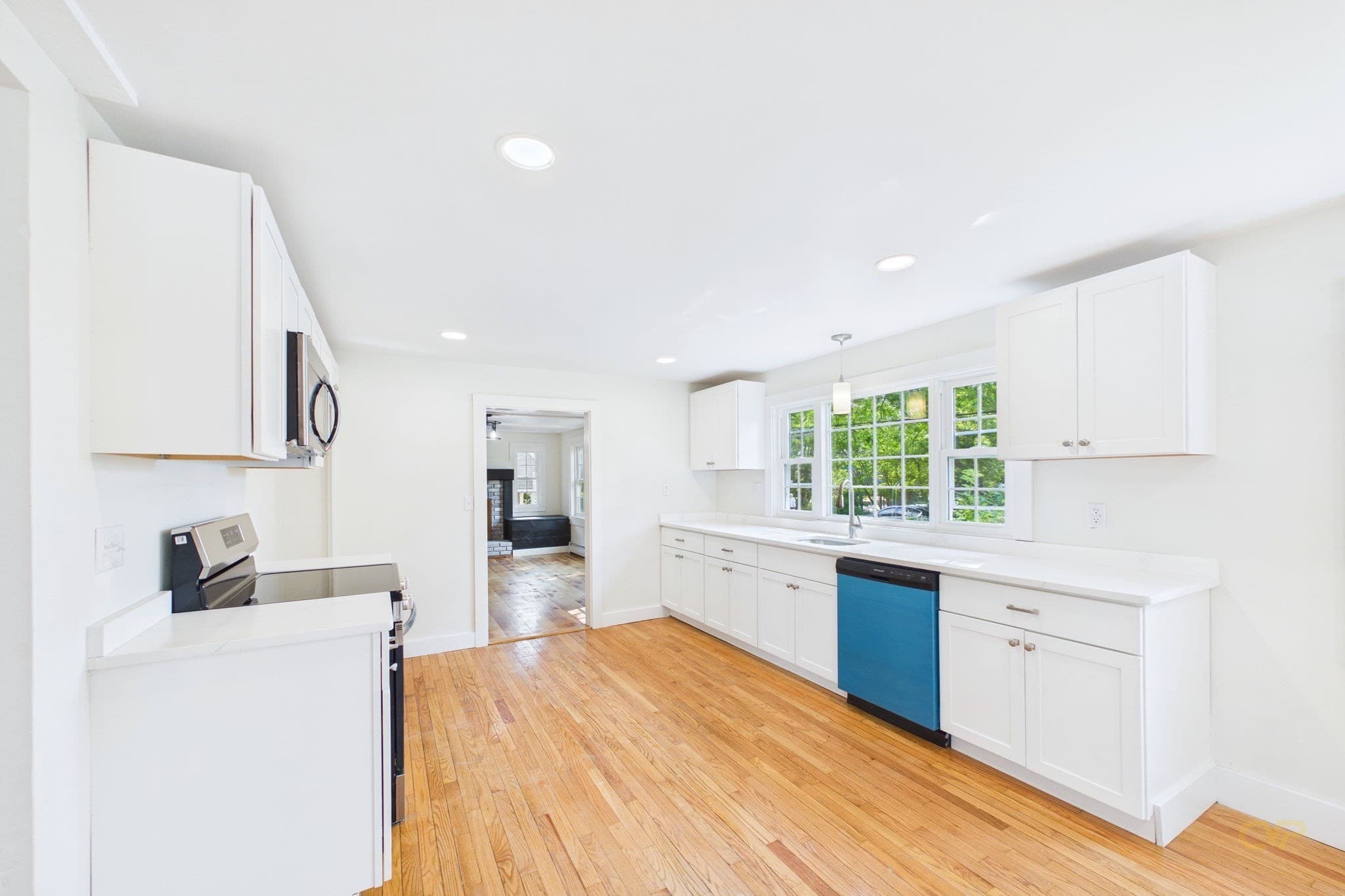 Single Family Residence at 17 Winthrop Rd, Plymouth MA 02360, photo 8 of 15