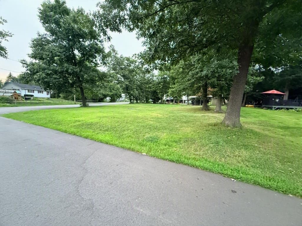 60 Wakefield Ave Webster Lake, Webster MA 01570 photo 12