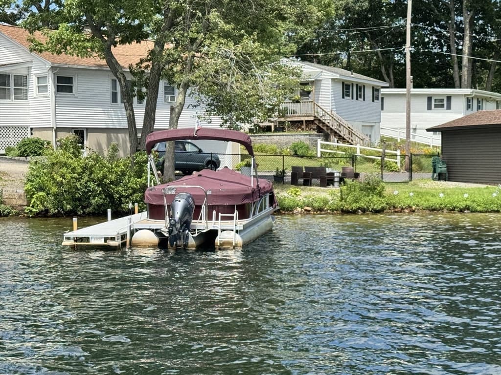 60 Wakefield Ave Webster Lake, Webster MA 01570 photo 5