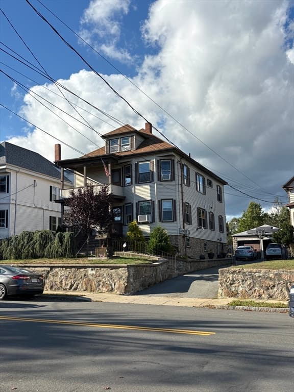 507-509 Nash Rd, New Bedford MA 02746