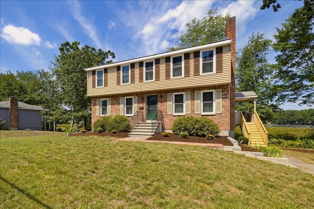 52 Sandy Pond Rd, Ayer MA 01432