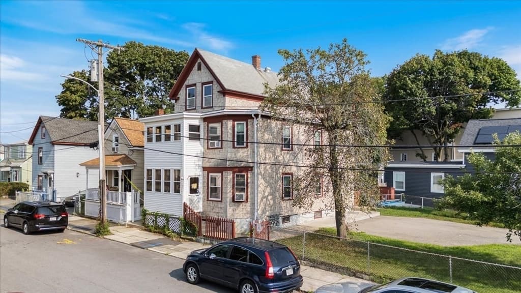 14 Atkinson St, Lawrence MA 01843