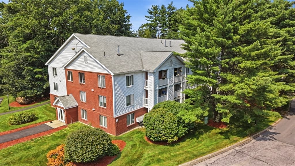 1 Timberwood Dr # 206, Goffstown NH 03045 photo 3