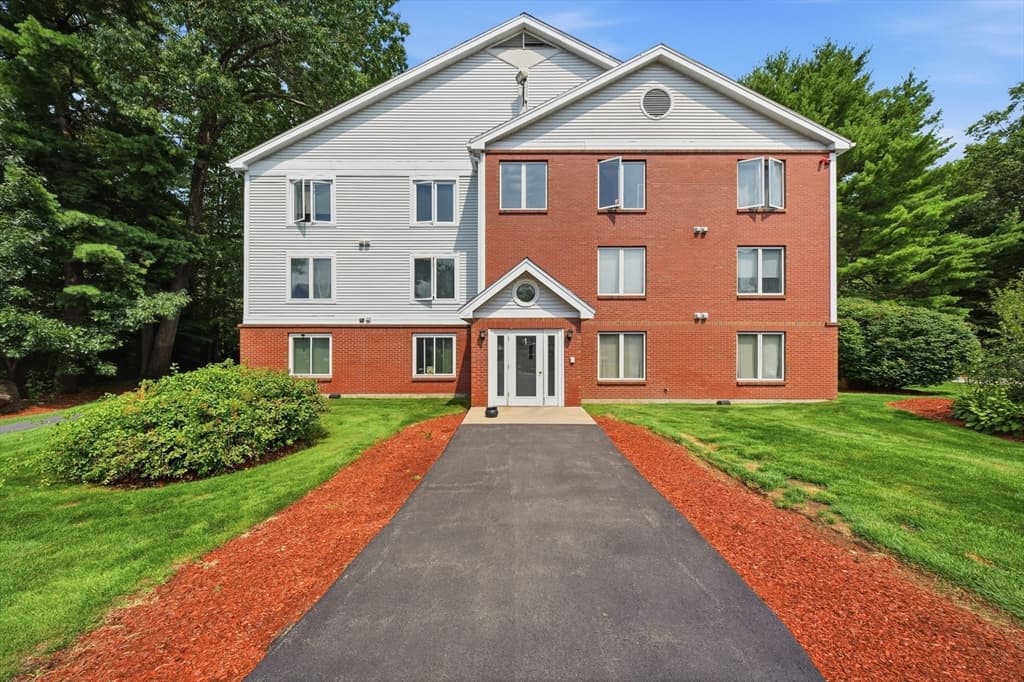 1 Timberwood Dr # 206, Goffstown NH 03045