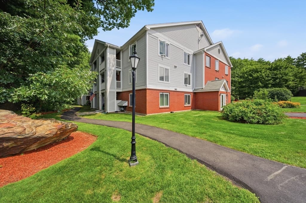 1 Timberwood Dr # 206, Goffstown NH 03045 photo 4
