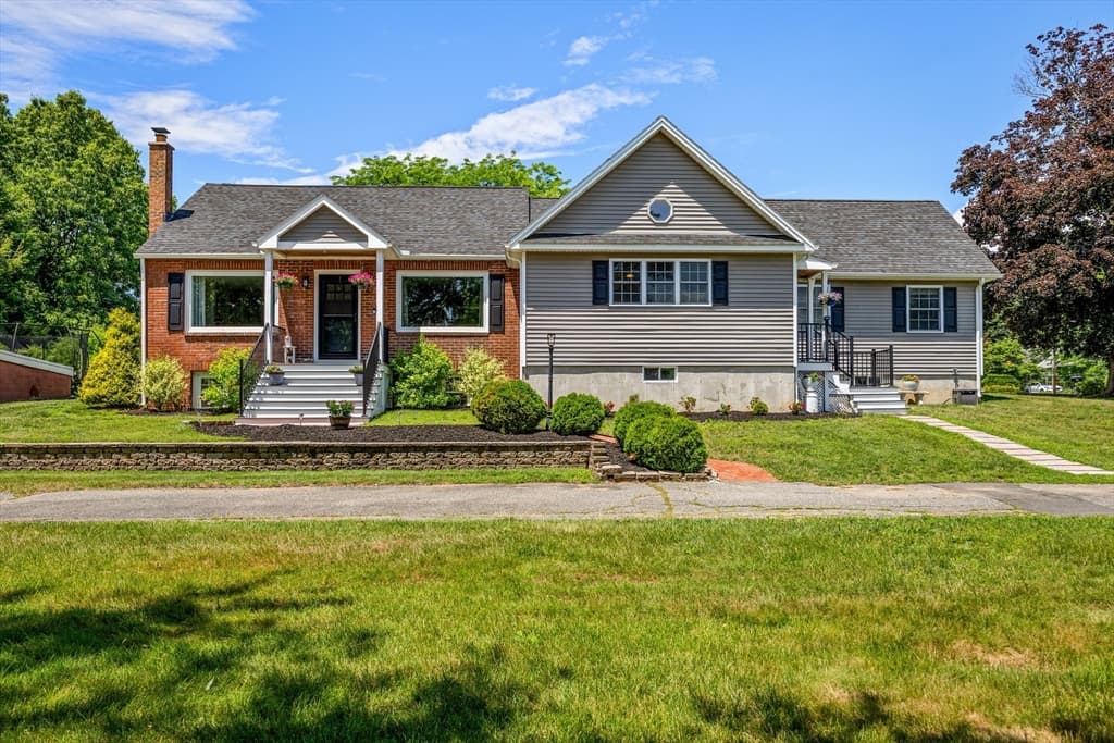 20 Mountain View St, South Hadley MA 01075