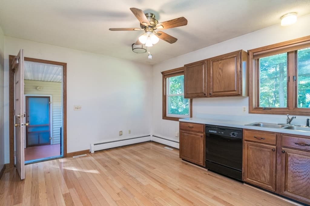 63 Tinkham Rd, Springfield MA 01129 photo 8