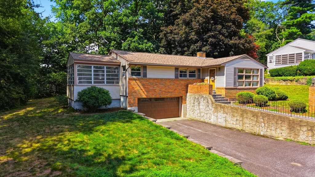 19 Daley Ave, Methuen MA 01844 photo 2