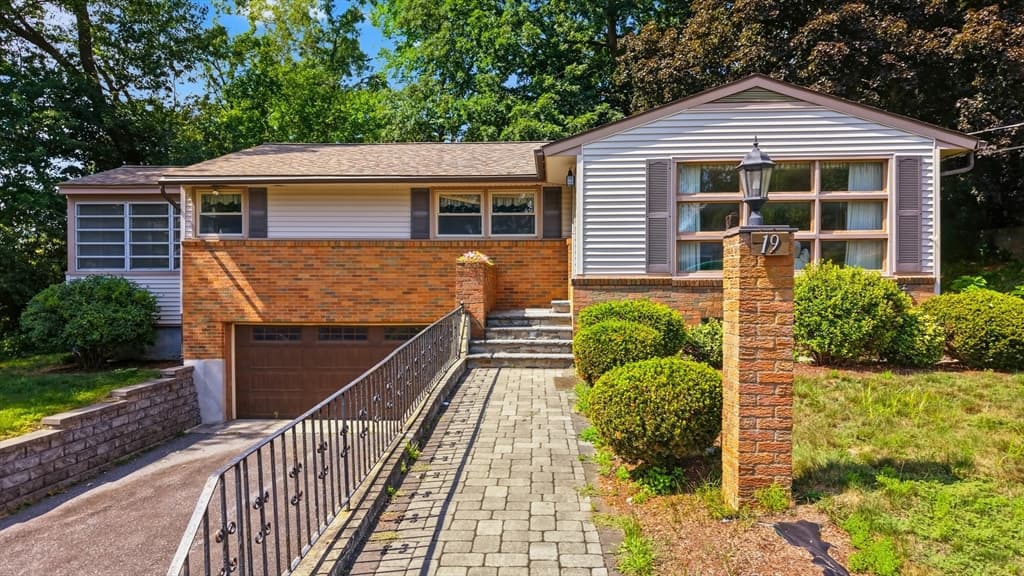 19 Daley Ave, Methuen MA 01844 photo 3