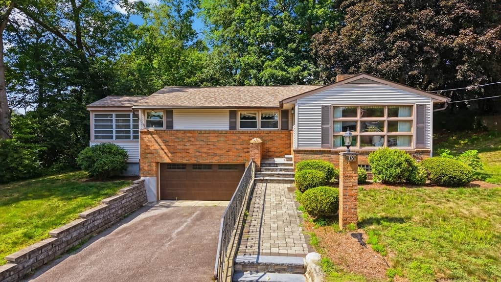 19 Daley Ave, Methuen MA 01844