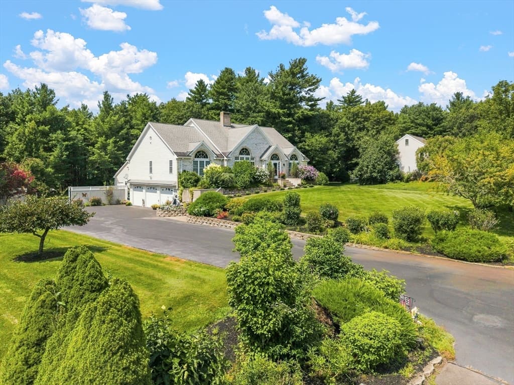 10 Edna Cir, Freetown MA 02717 photo 2