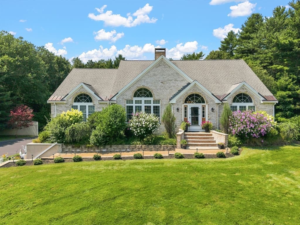 10 Edna Cir, Freetown MA 02717