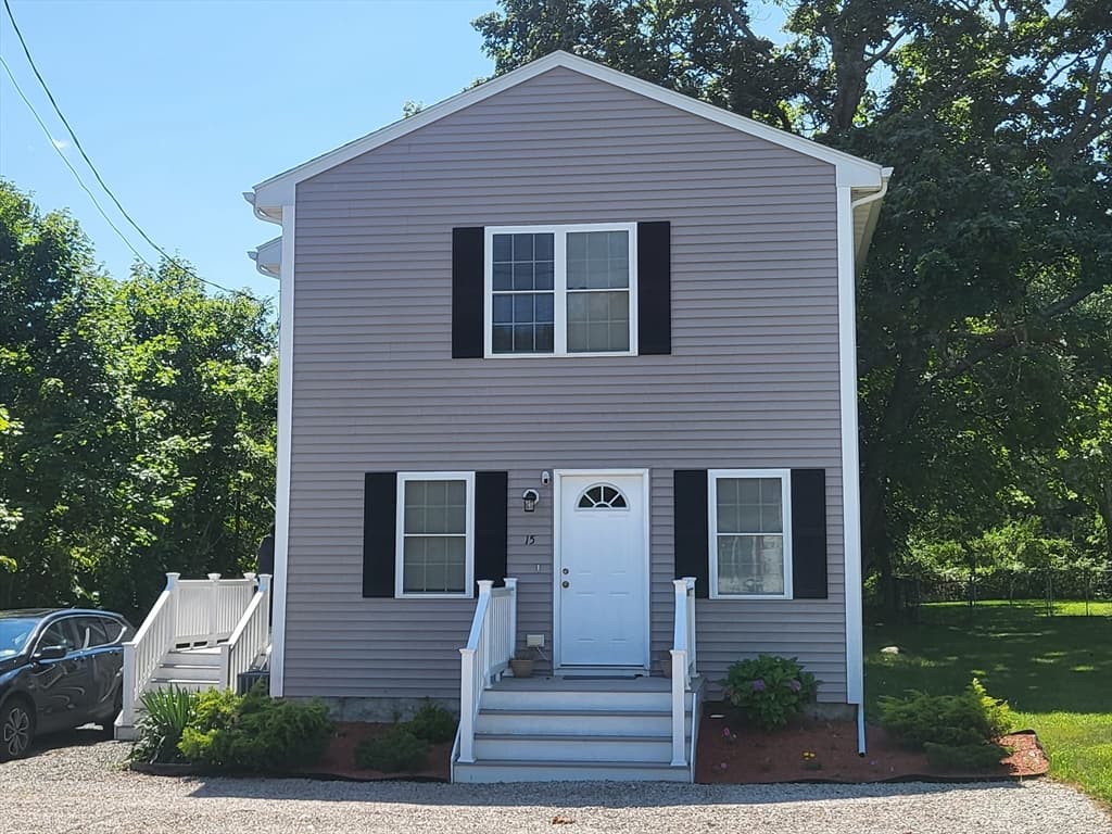 15 Chipaway Rd, Freetown MA 02717