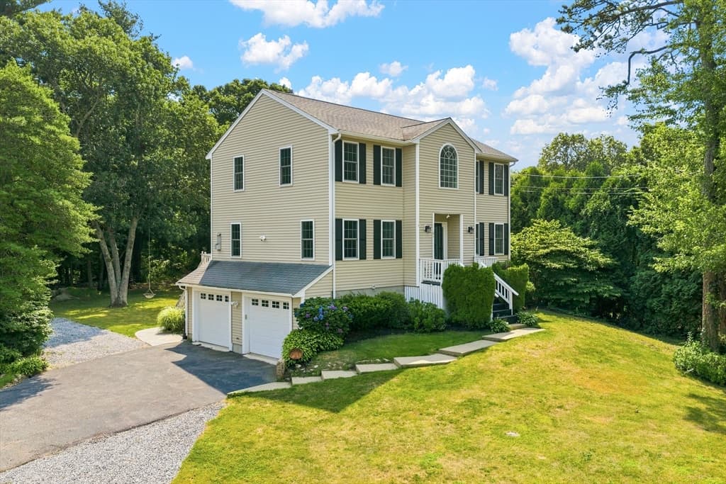 21 Forestview Dr, Fairhaven MA 02719 photo 2