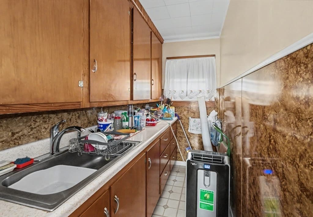256 University Ave, Lowell MA 01854 photo 6