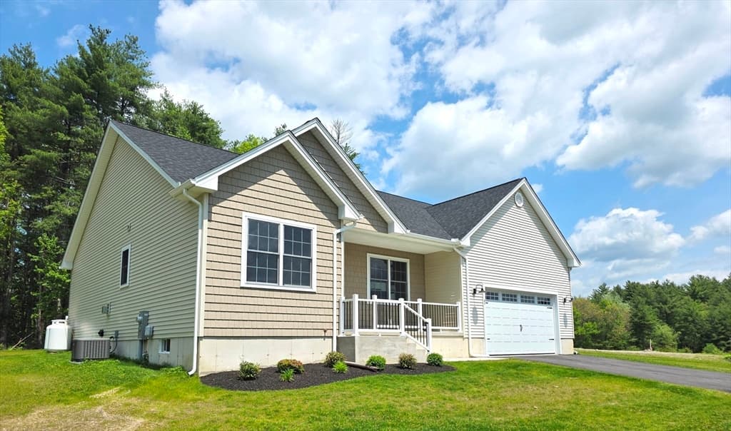 31 High Bluff, Belchertown MA 01007