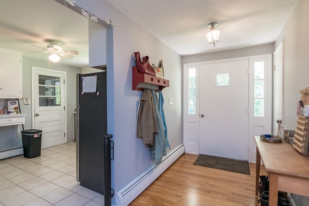 3 Montgomery Ave, Holyoke MA 01040 photo 3
