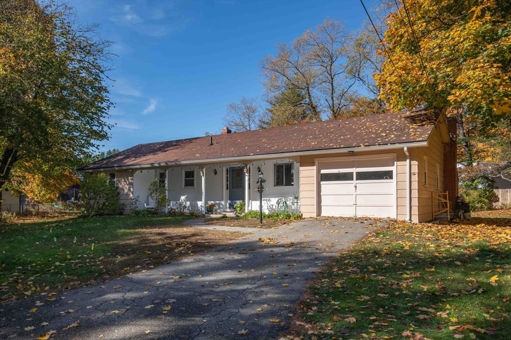 3 Montgomery Ave, Holyoke MA 01040