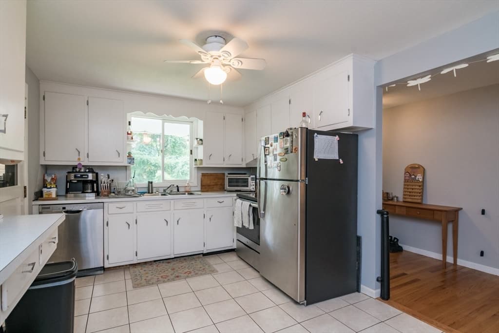 3 Montgomery Ave, Holyoke MA 01040 photo 4