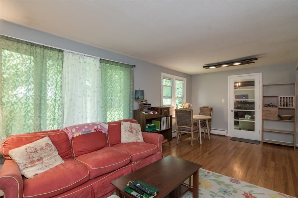 3 Montgomery Ave, Holyoke MA 01040 photo 8